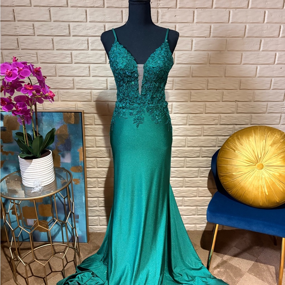 Emerald Lace Appliqué Spaghetti-Strap Prom Dress